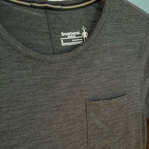 Smartwool Merino 150 short sleeve dress. Gray. 87% merino wool/ 13% nylon - Picture 5 of 7